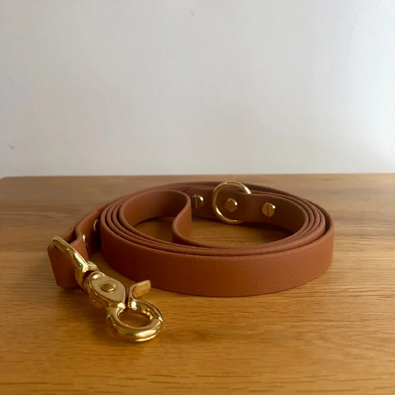 - Foldable and portable cat bag Lead Me Pet Co - Biothane Leash - Brown